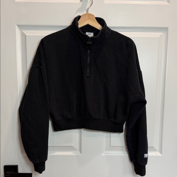 Pro Club Sweaters - Women’s Black Cropped Half-Zip Turtleneck Sweater